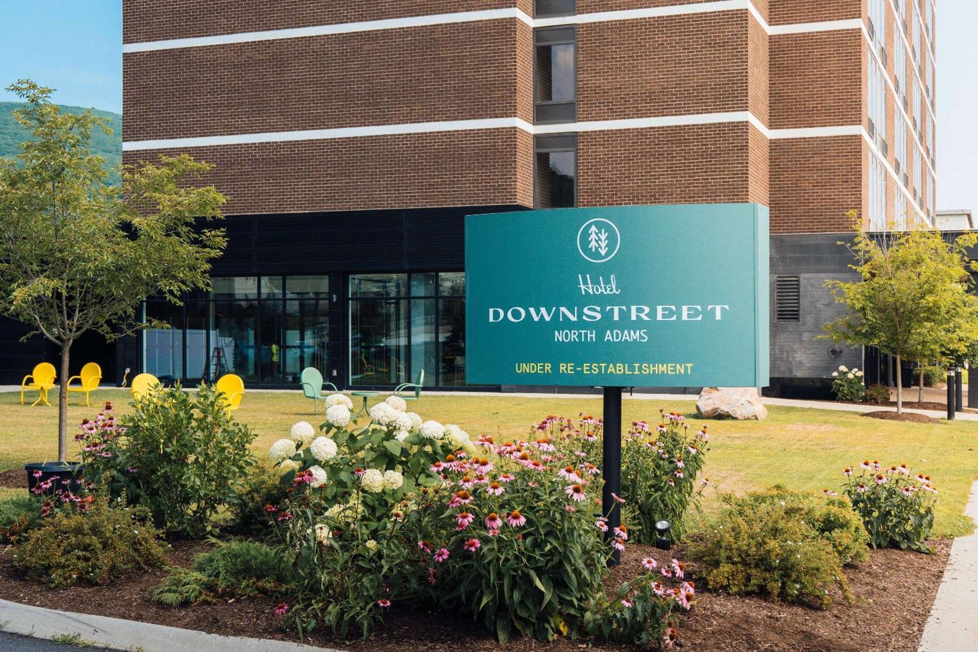 Hotel Downstreet North Adams Buitenkant foto